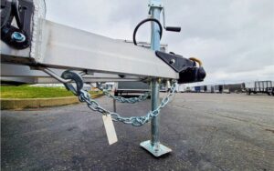 Grade 43 trailer safety chain with clevis slip hook
